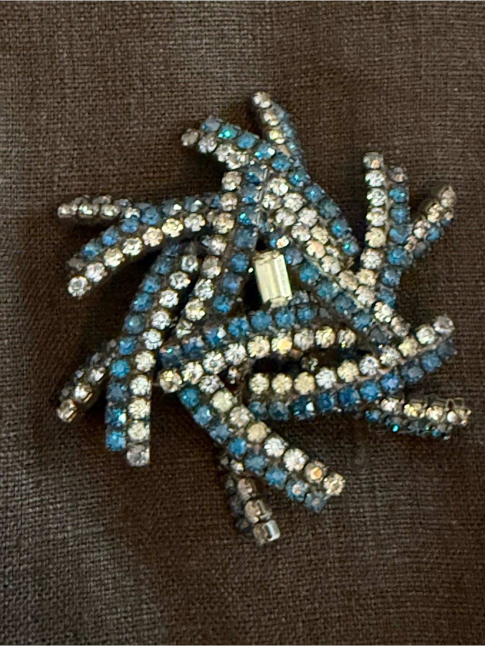 Vtg JULIANA Delizza & Elster Women’s Blue Rhinestone Geometric Starburst Brooch